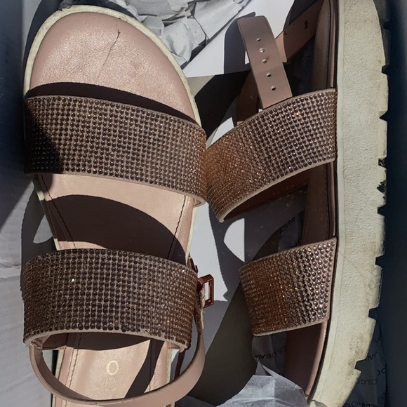 Sandals - Picture 2 of 3